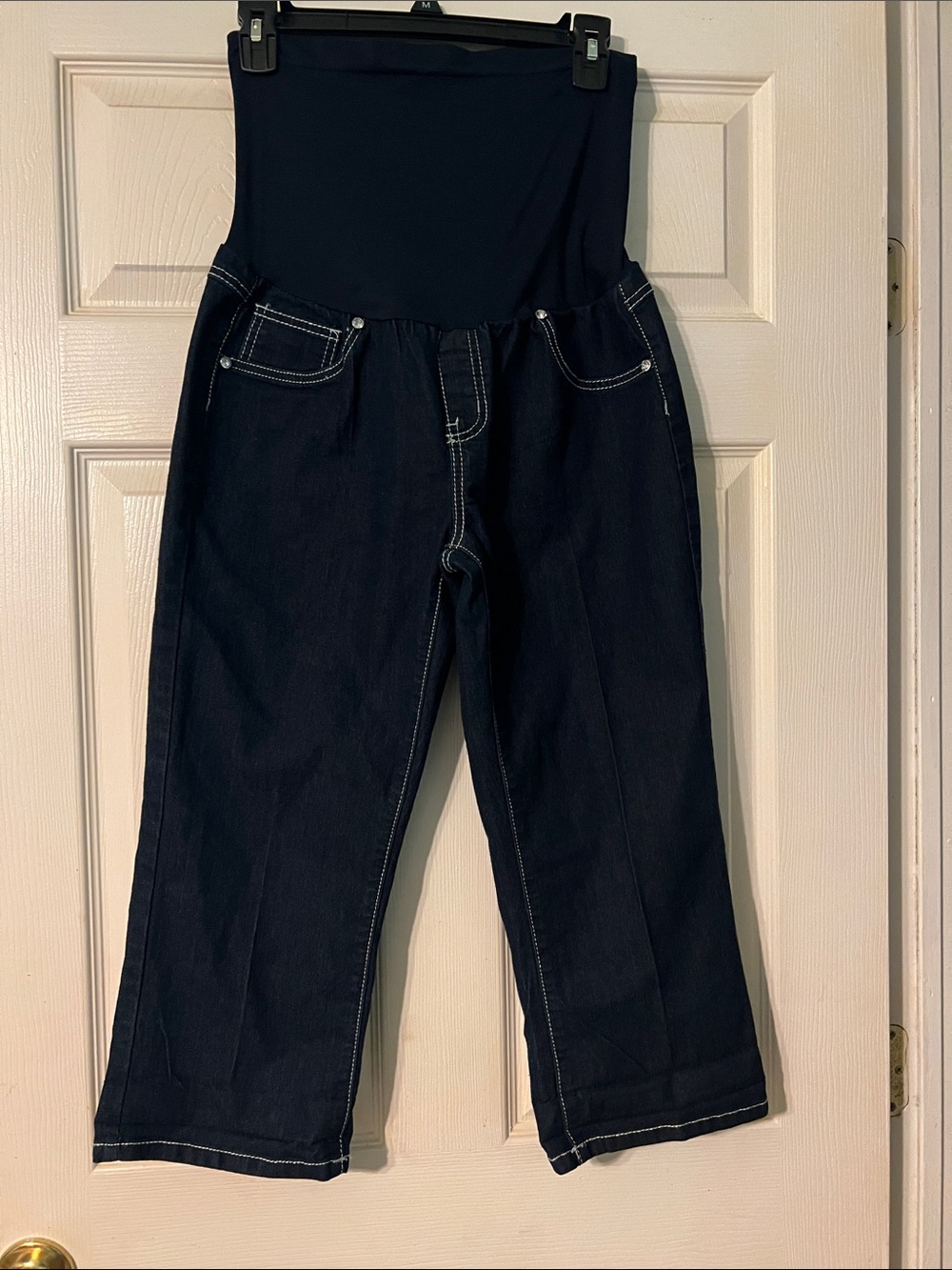 Bella Vida Maternity Pull-on Capri Pants. Dark denim. Size XL.